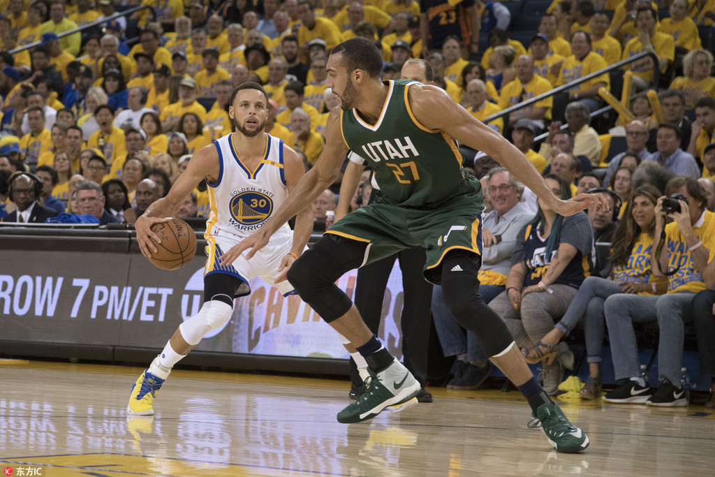 国王横扫山西队,戈贝尔点燃赛场 国王横扫山西队,戈贝尔点燃赛场