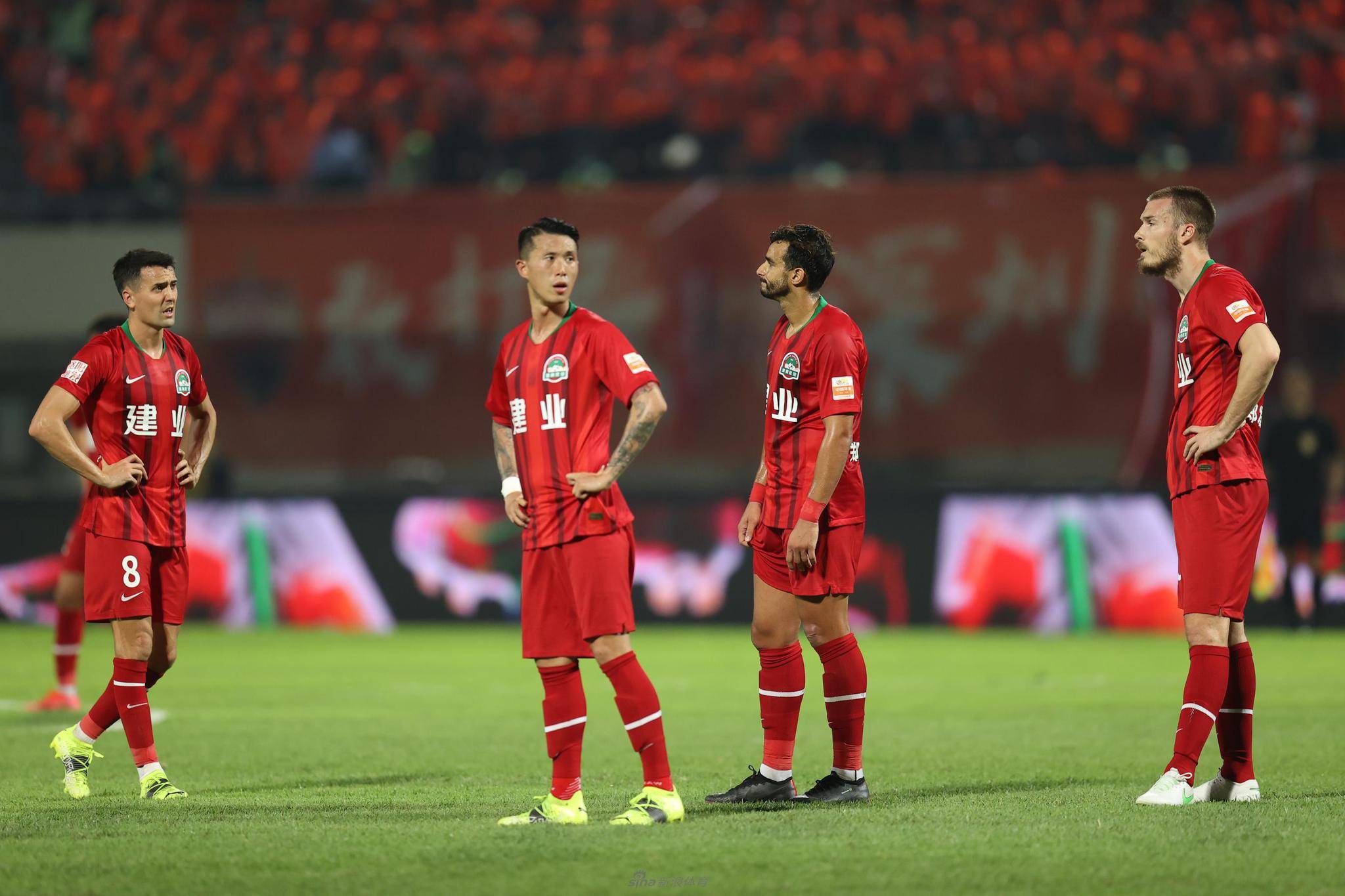 日本队鏖战英格兰队,奥恰洛夫带队取胜 日本队鏖战英格兰队,奥恰洛夫带队取胜