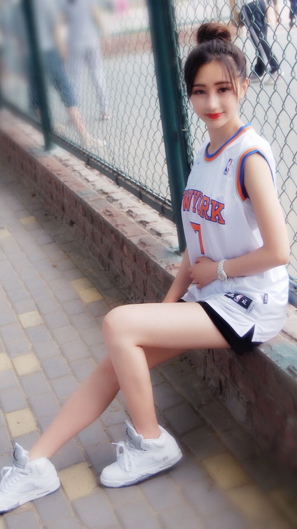 蛰伏三节终觉醒，孤胆一刺溃三狼